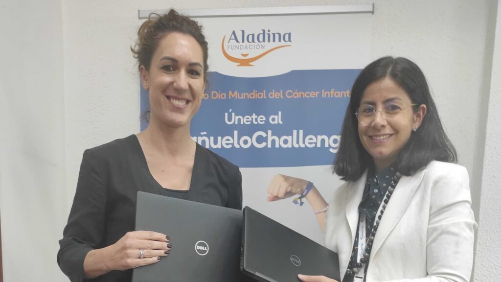 Experian dona material informático a Fundación Aladina