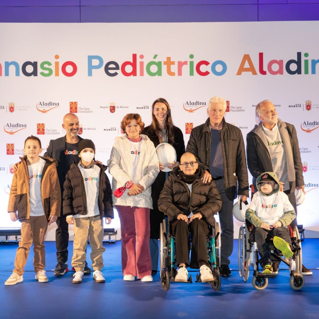 Colocamos la primera piedra del Gimnasio Aladina en el Hospital de Arrixaca, un espacio pionero para la rehabilitación infantil en Murcia